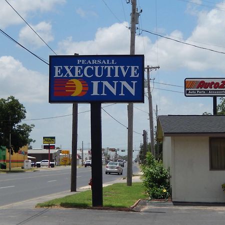 Executive Inn Pearsall Екстериор снимка