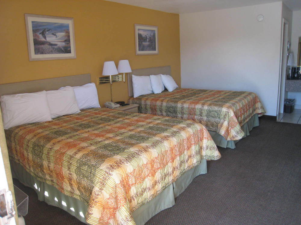 Executive Inn Pearsall Стая снимка