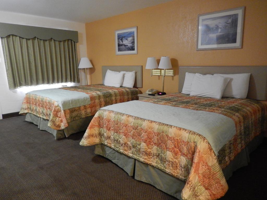 Executive Inn Pearsall Екстериор снимка