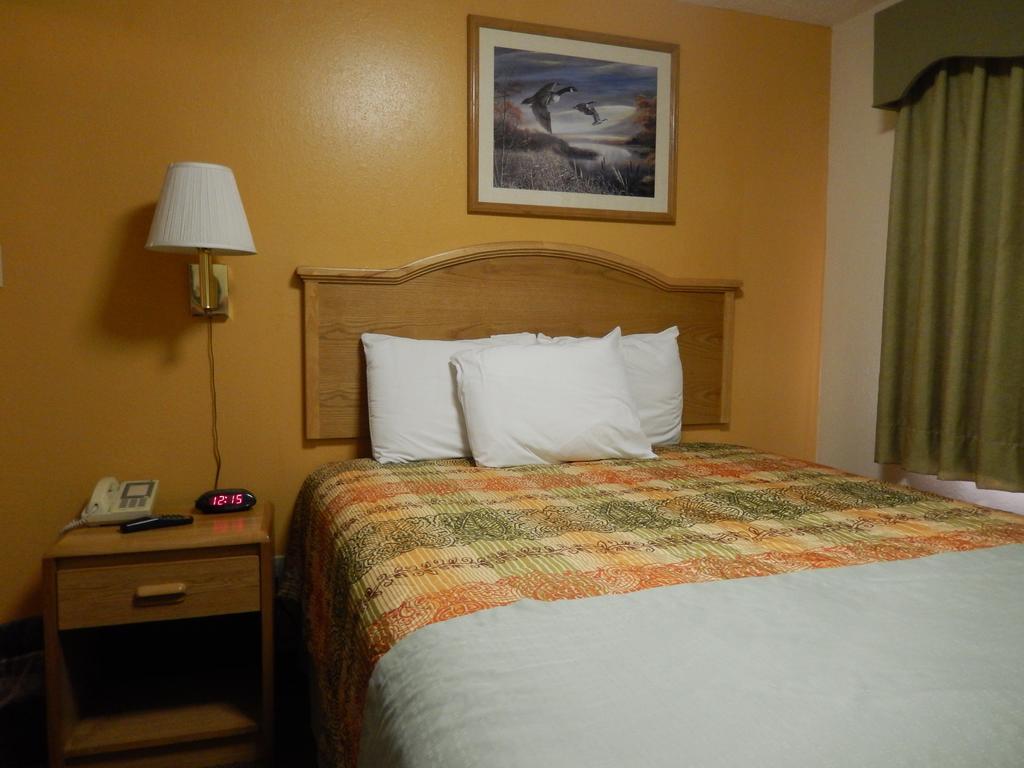 Executive Inn Pearsall Екстериор снимка