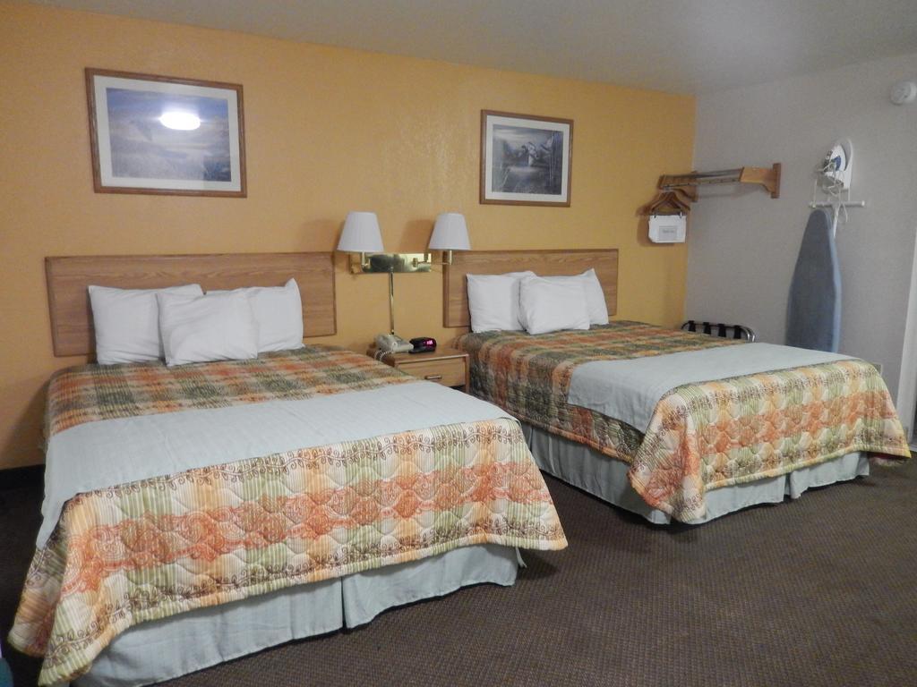 Executive Inn Pearsall Екстериор снимка
