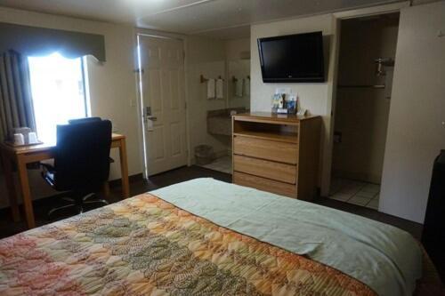 Executive Inn Pearsall Екстериор снимка
