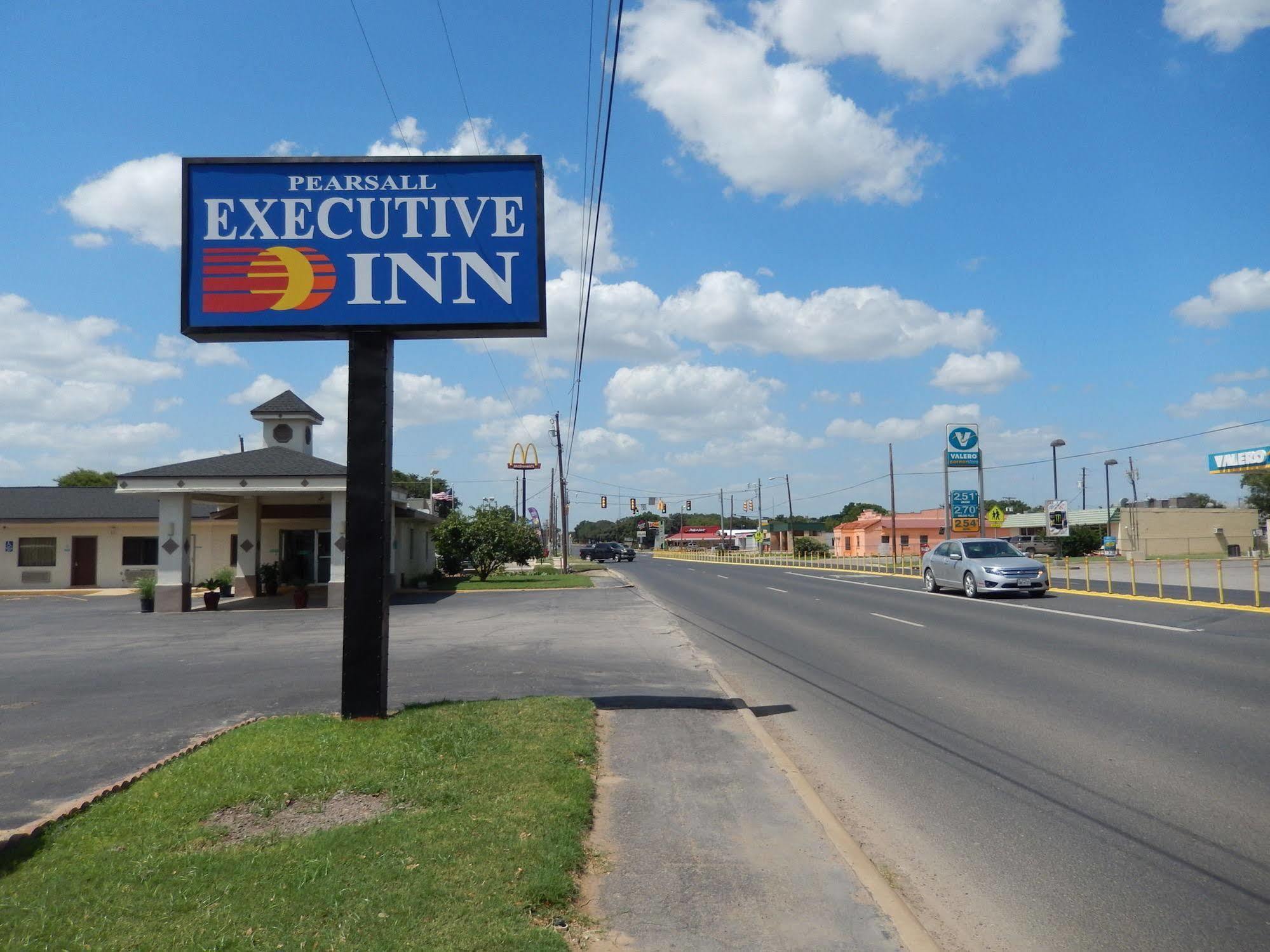 Executive Inn Pearsall Екстериор снимка