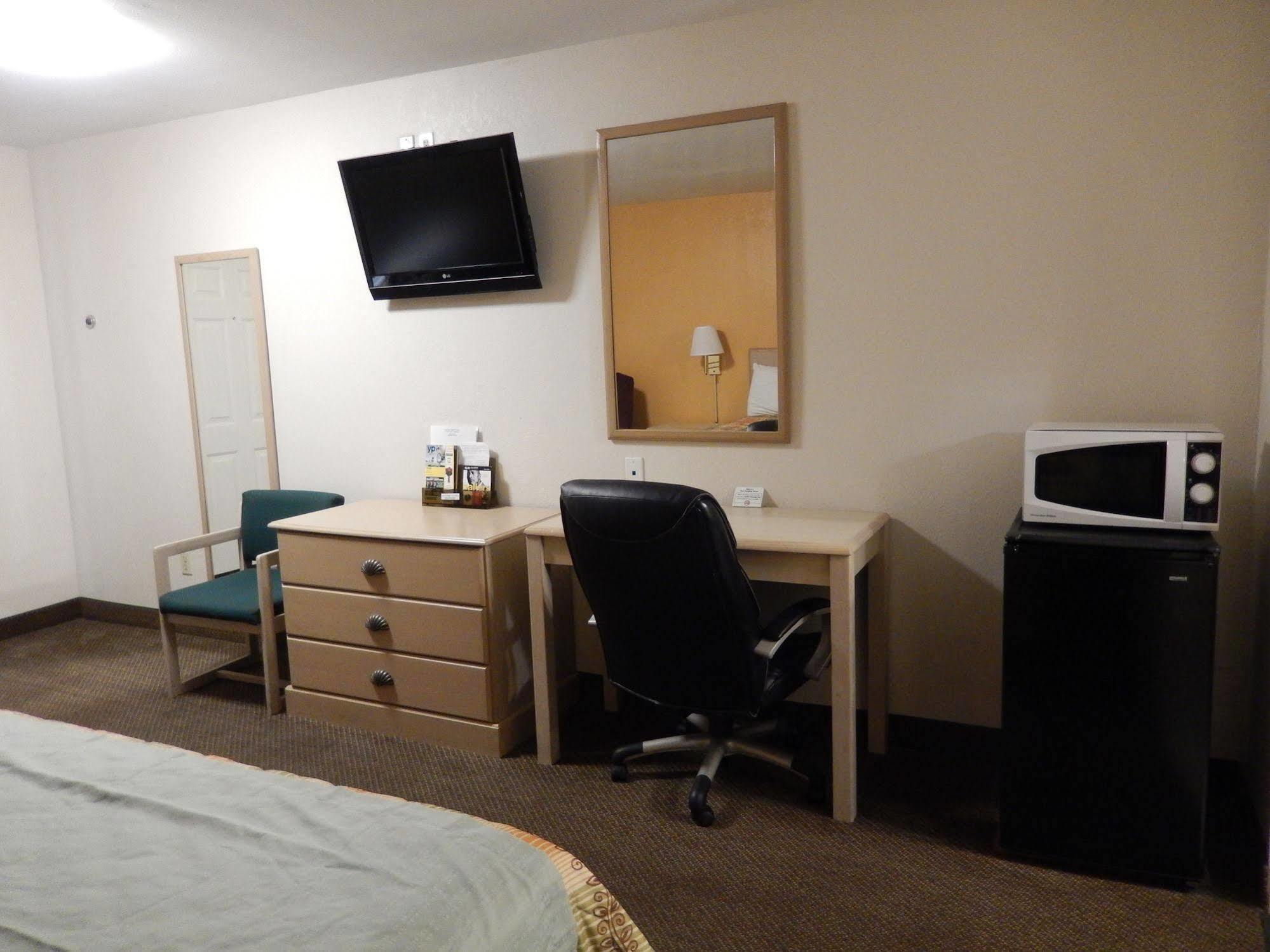 Executive Inn Pearsall Екстериор снимка