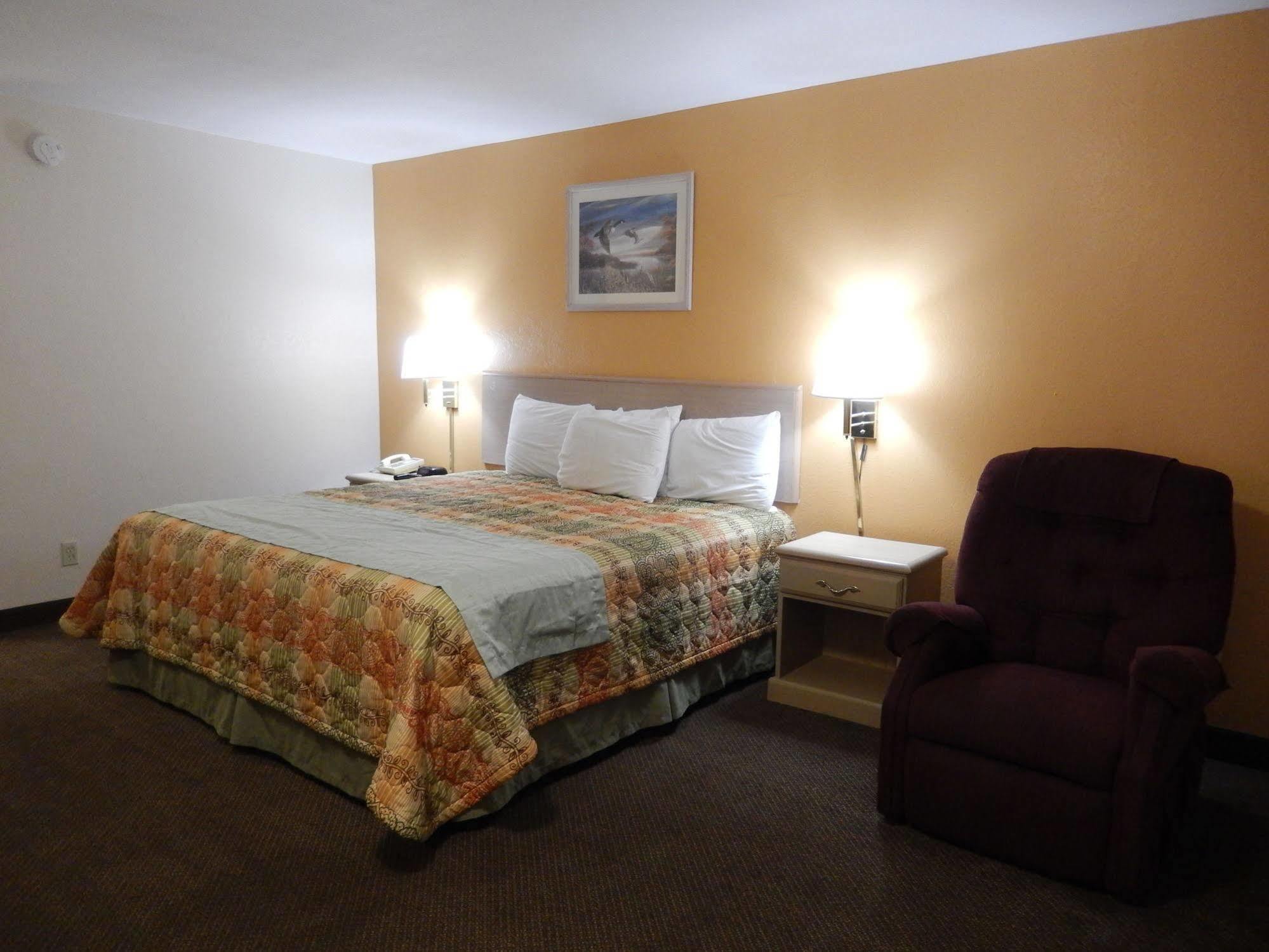 Executive Inn Pearsall Екстериор снимка