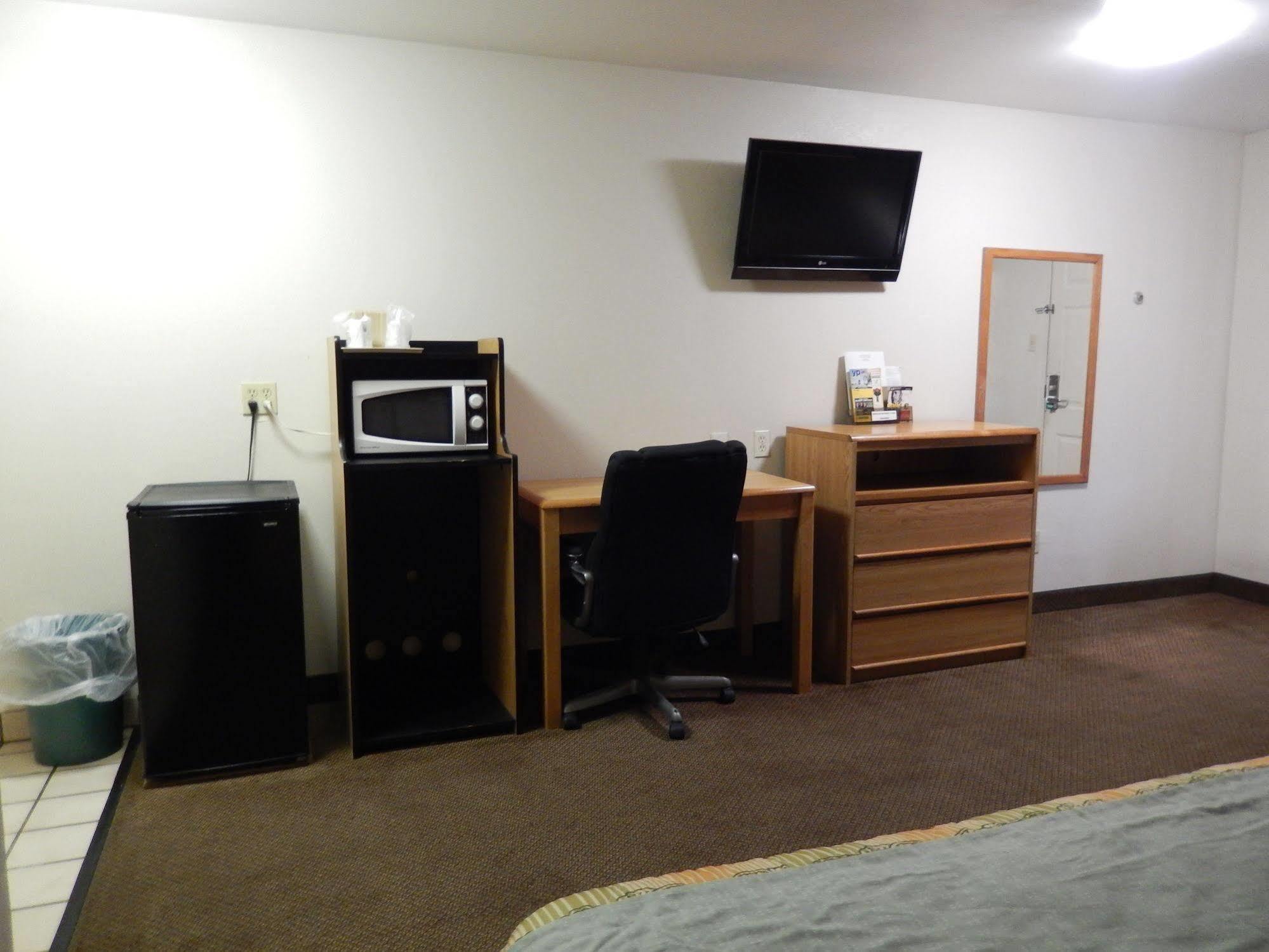 Executive Inn Pearsall Екстериор снимка