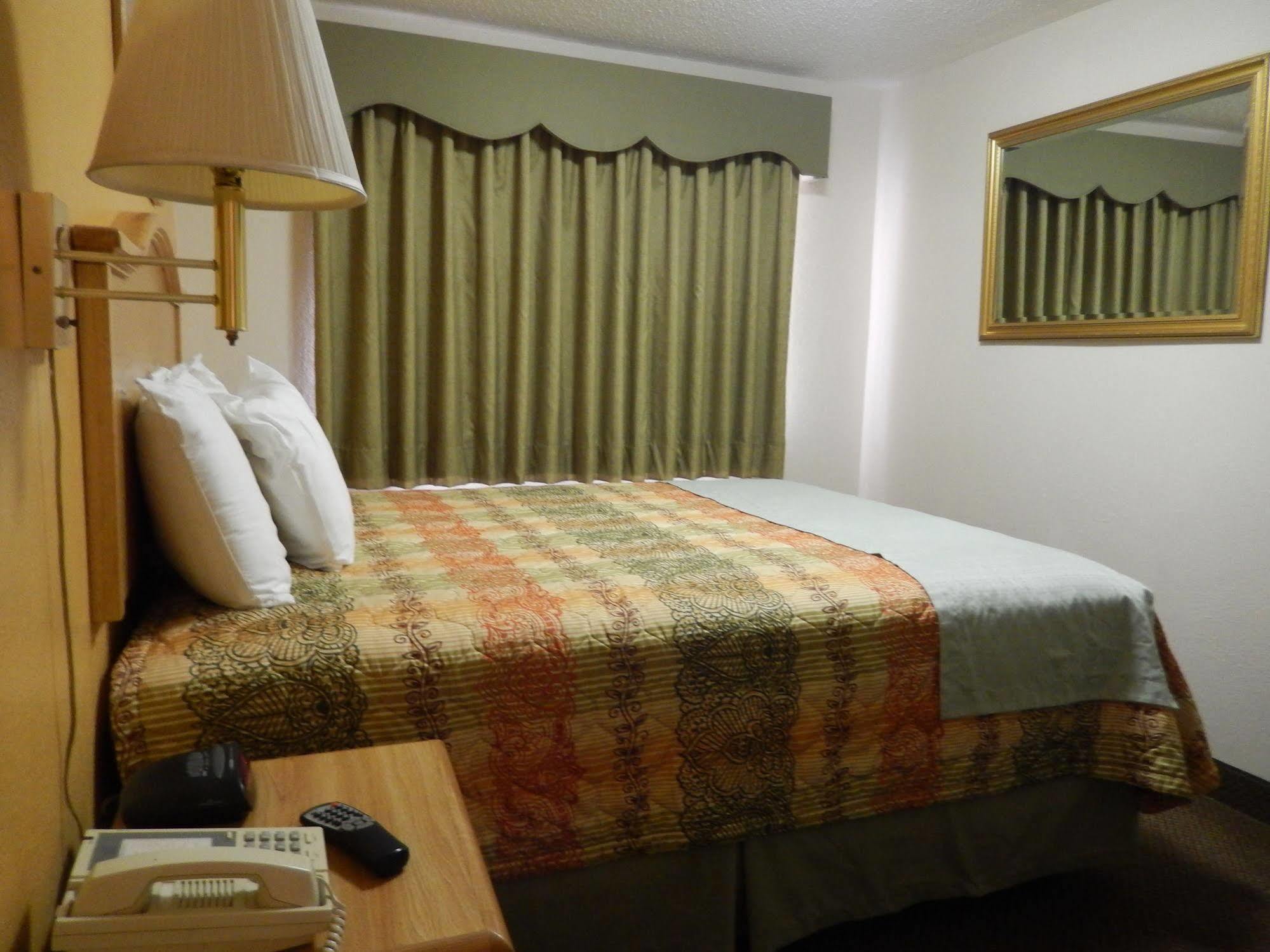 Executive Inn Pearsall Екстериор снимка