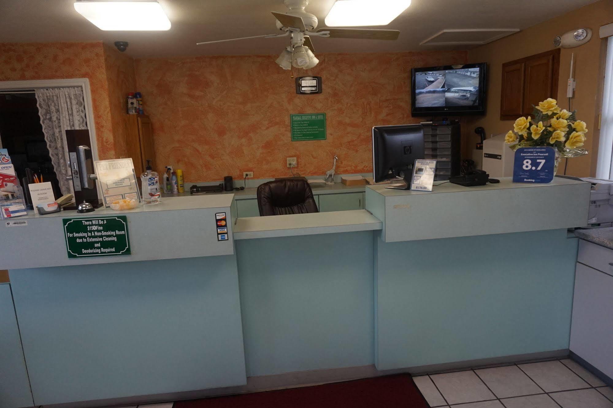 Executive Inn Pearsall Екстериор снимка