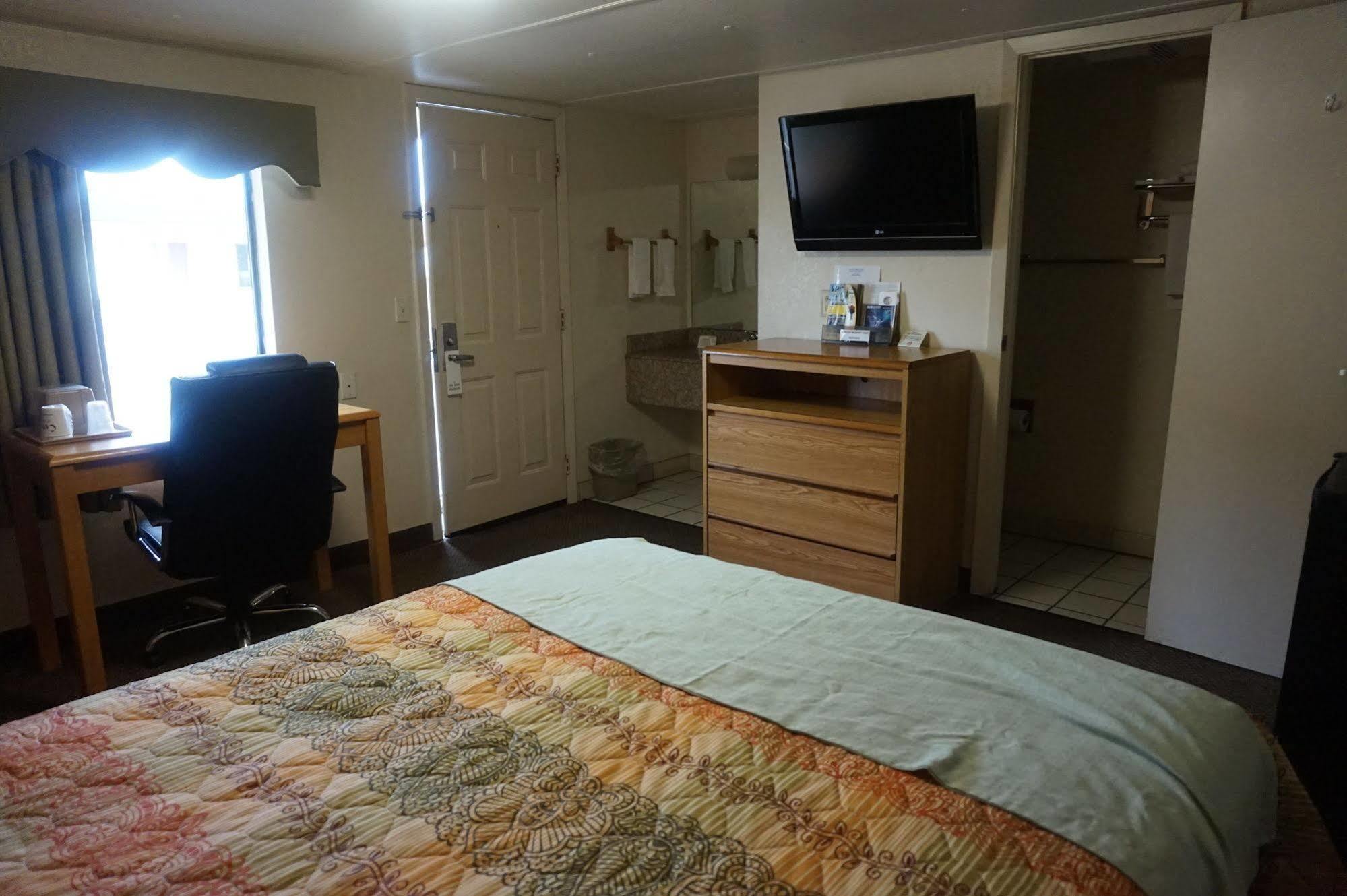 Executive Inn Pearsall Екстериор снимка