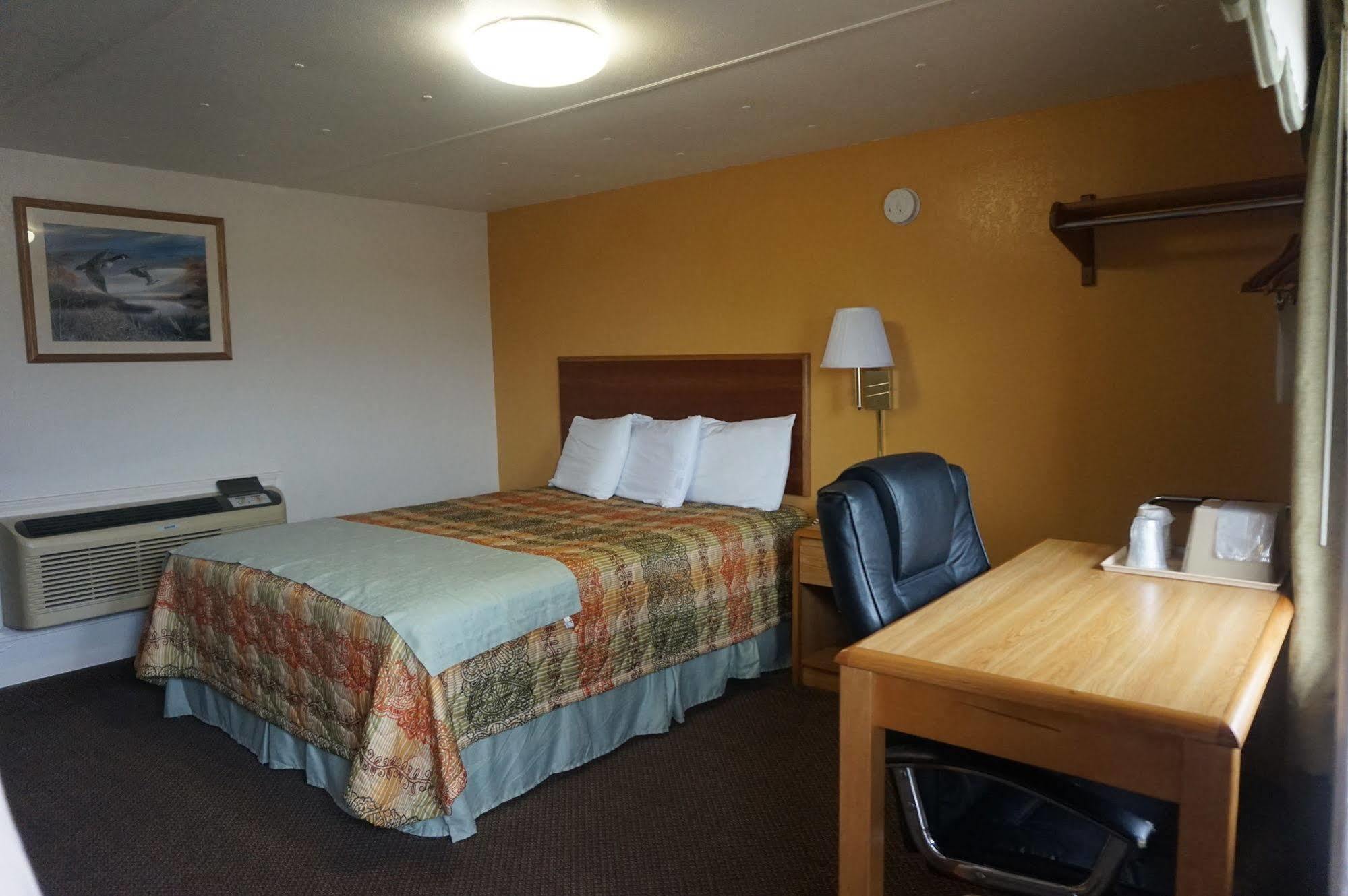 Executive Inn Pearsall Екстериор снимка