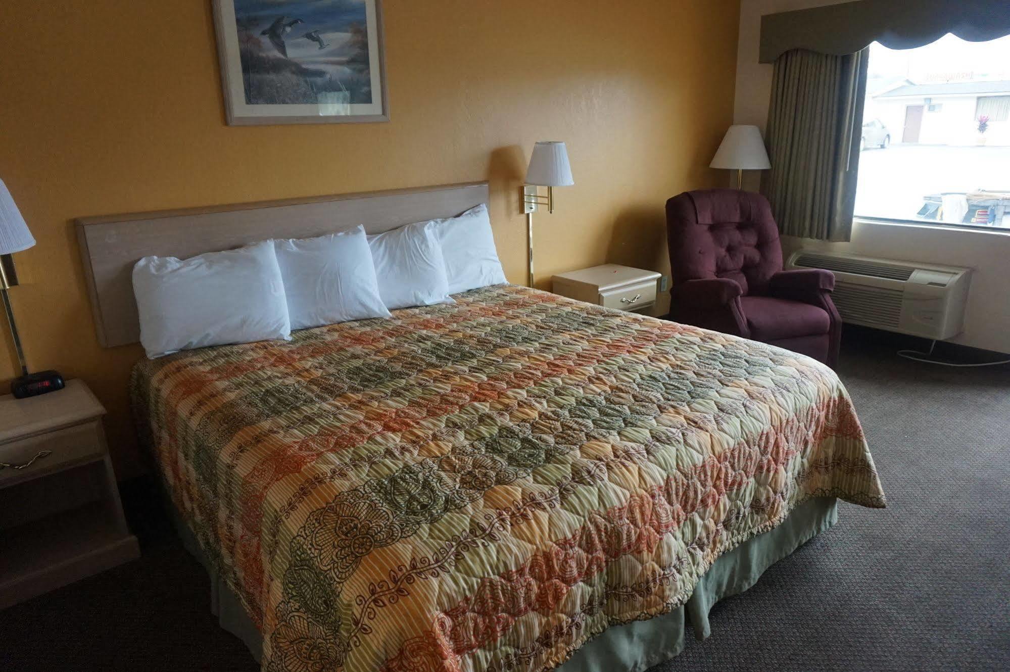 Executive Inn Pearsall Екстериор снимка